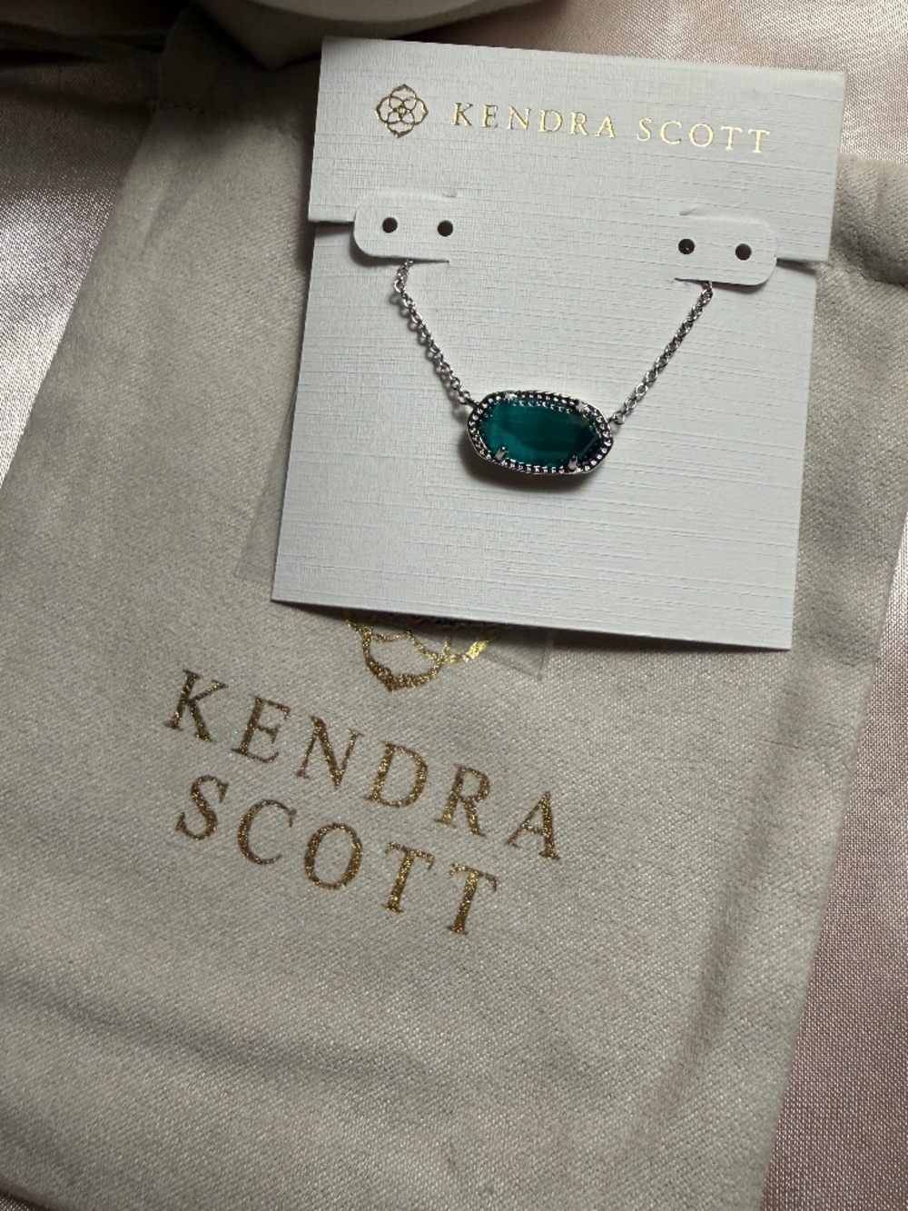 Elisa Silver Pendant Necklace in Emerald Cat’s Eye